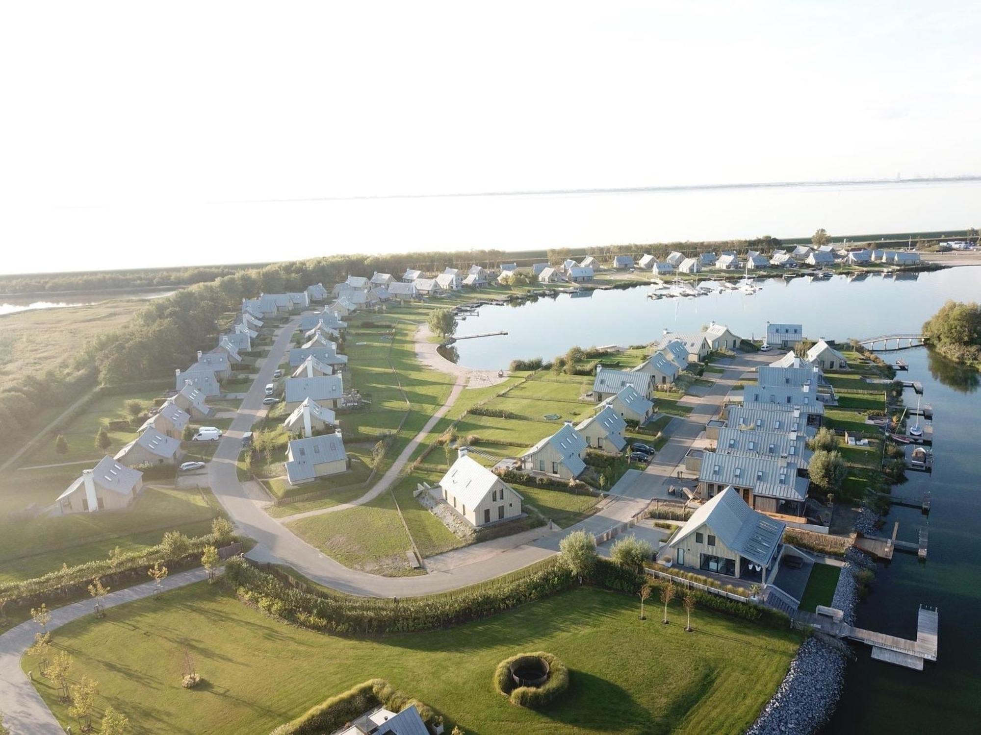 Modern On The Water In A National Park Vakantiehuis