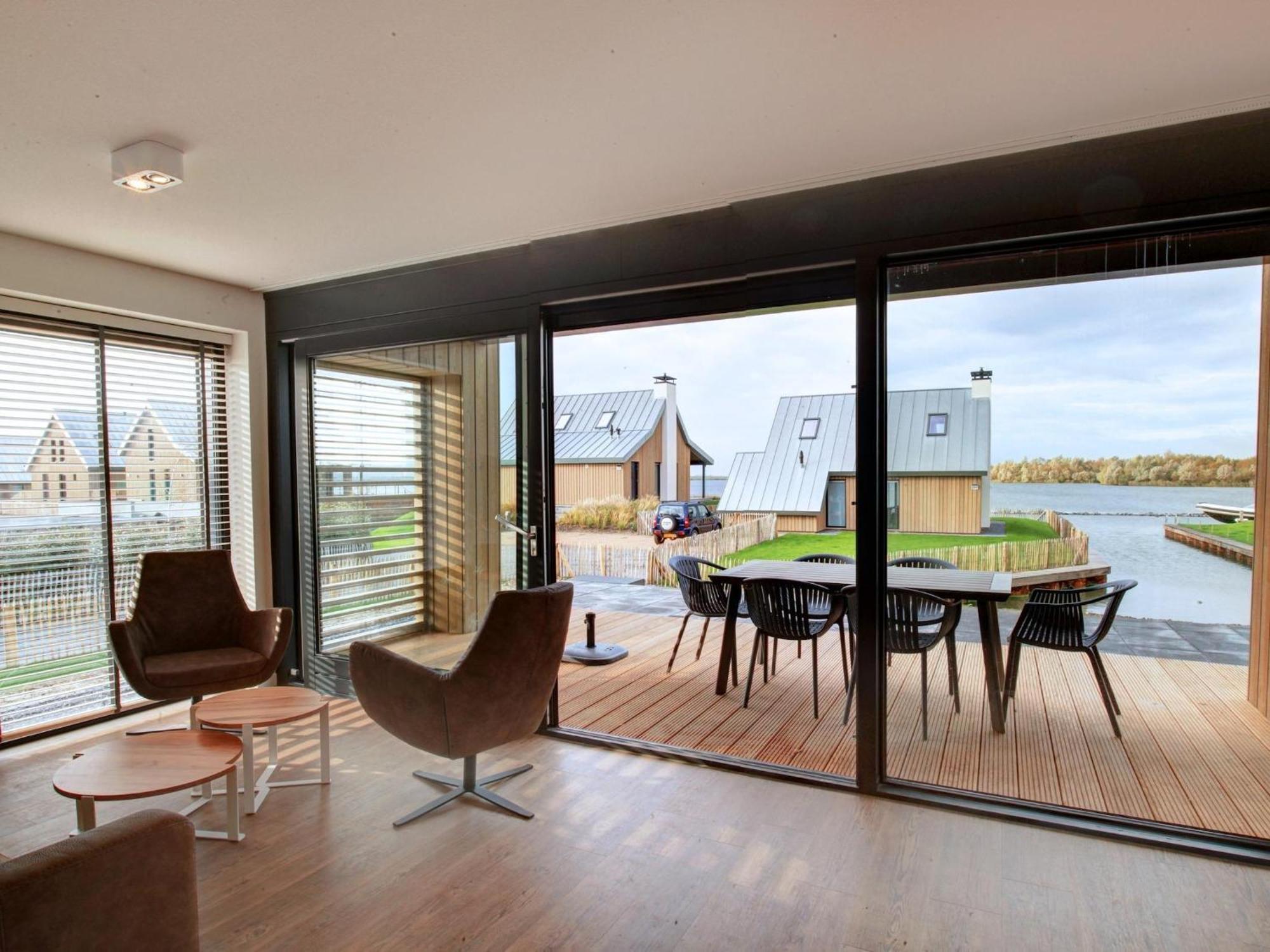 Vakantiehuis Modern On The Water In A National Park Tholen